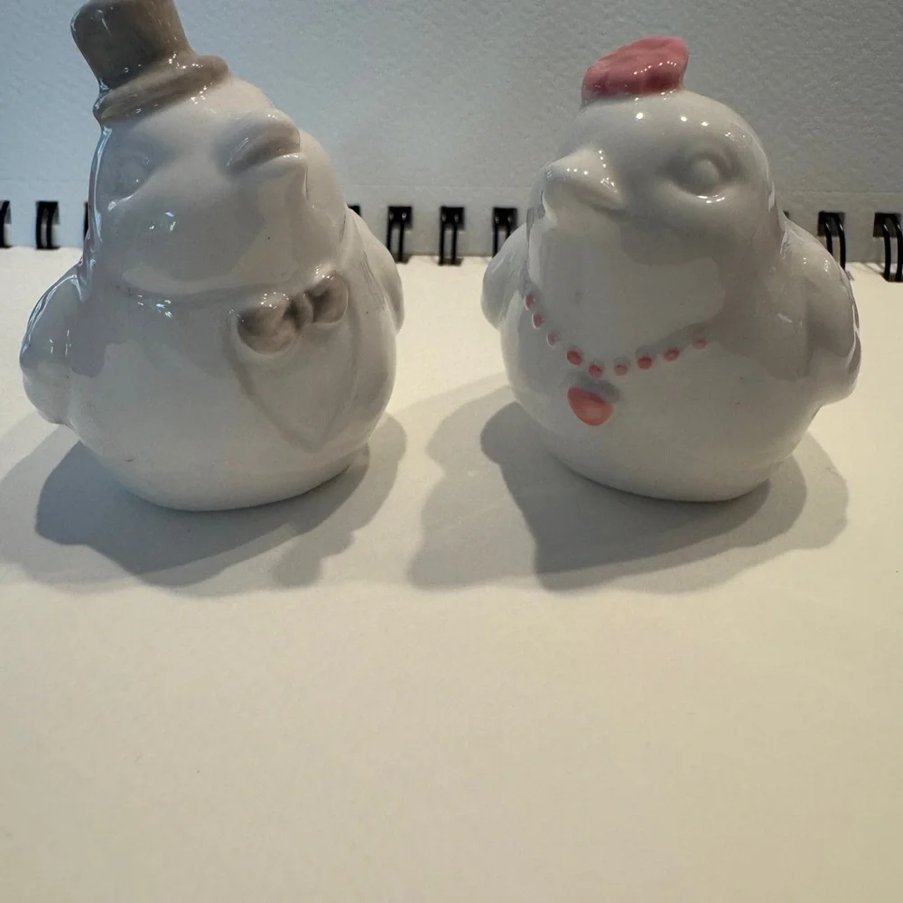NEW Wedding Bride Groom Salt Pepper Shakers LOVE BIRDS NEW Ceramic Porcelain